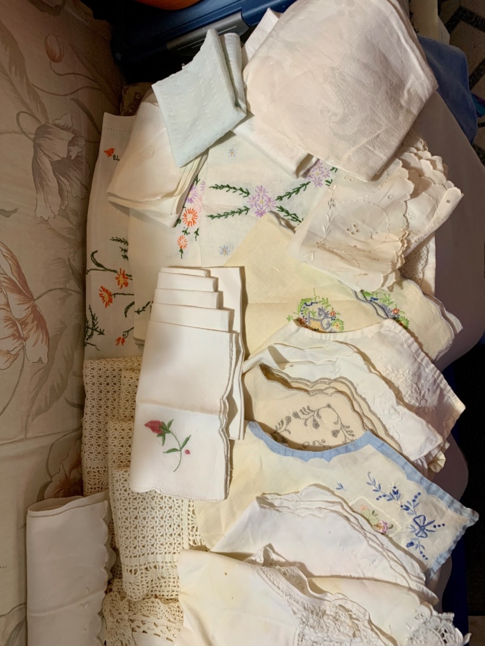 Lot Vintage Embroidered Crocheted Tablecloth Runners Napkins Craft Upcycle Use - Picture 3 of 14